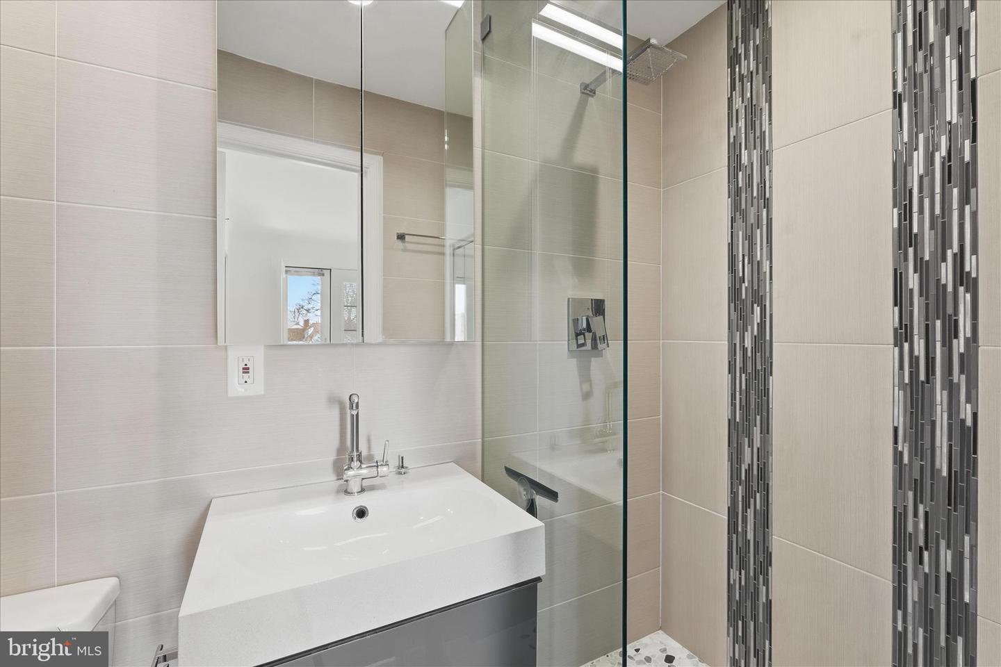 3119 14TH ST S, ARLINGTON, Virginia 22204, 3 Bedrooms Bedrooms, ,2 BathroomsBathrooms,Residential,For sale,3119 14TH ST S,VAAR2068726 MLS # VAAR2068726