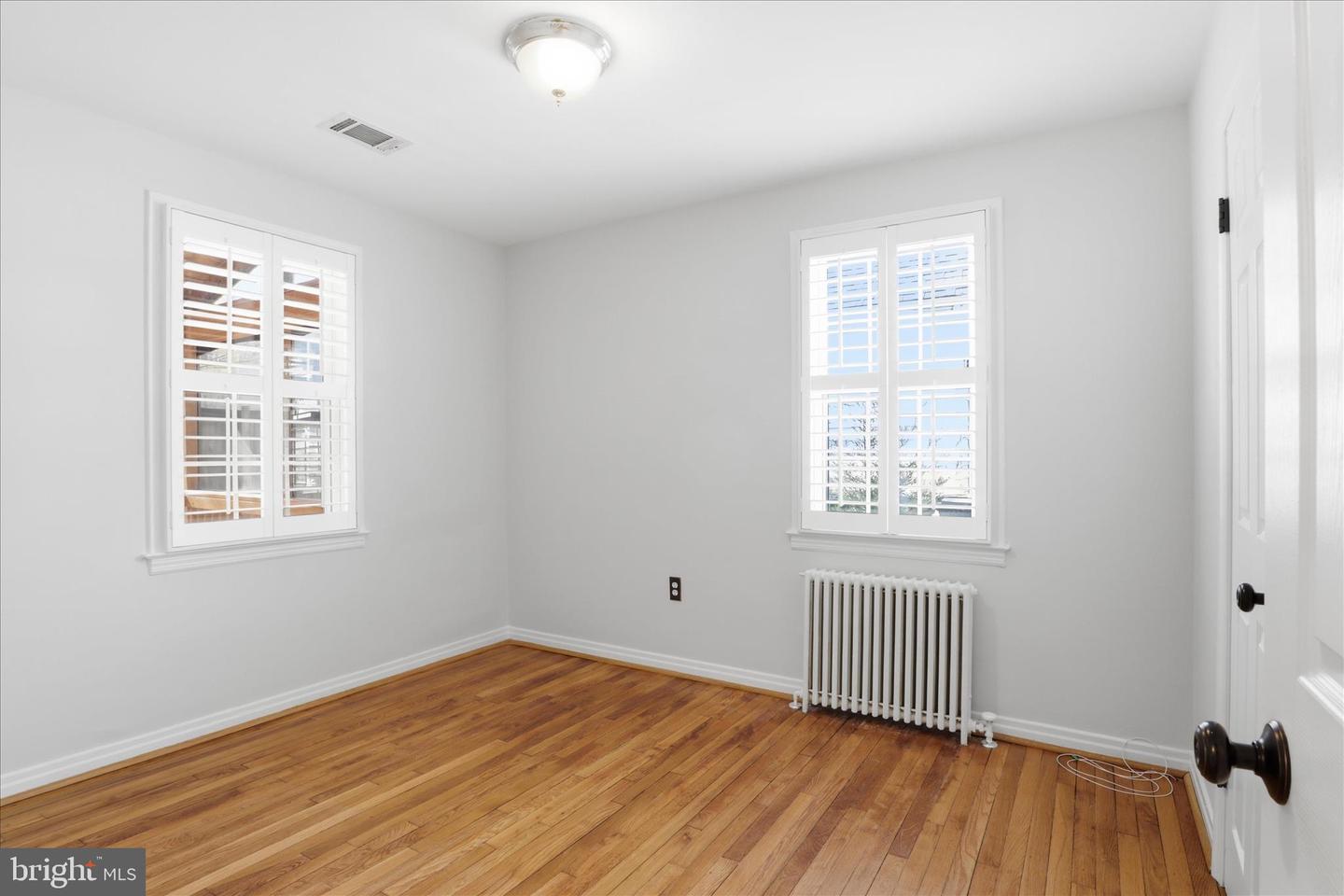 2406 S DINWIDDIE ST, ARLINGTON, Virginia 22206, 4 Bedrooms Bedrooms, ,2 BathroomsBathrooms,Residential,For sale,2406 S DINWIDDIE ST,VAAR2068748 MLS # VAAR2068748