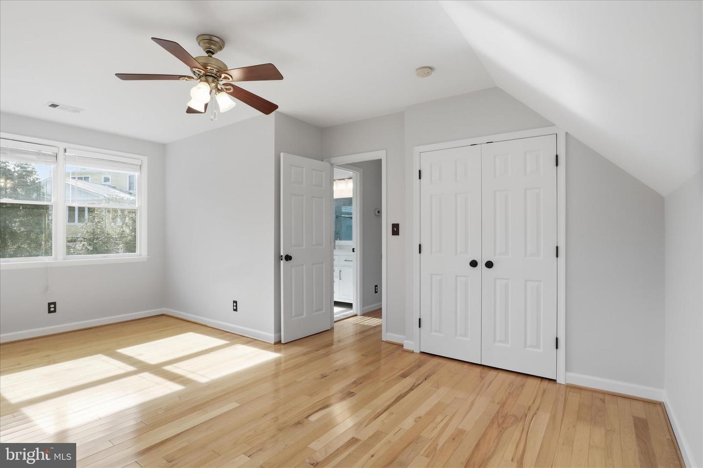 2406 S DINWIDDIE ST, ARLINGTON, Virginia 22206, 4 Bedrooms Bedrooms, ,2 BathroomsBathrooms,Residential,For sale,2406 S DINWIDDIE ST,VAAR2068748 MLS # VAAR2068748