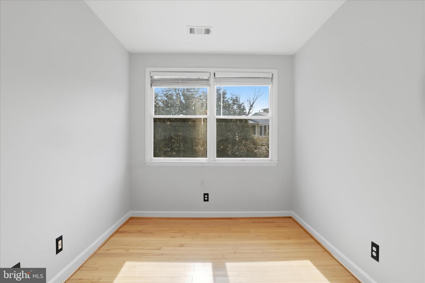 2406 S DINWIDDIE ST, ARLINGTON, Virginia 22206, 4 Bedrooms Bedrooms, ,2 BathroomsBathrooms,Residential,For sale,2406 S DINWIDDIE ST,VAAR2068748 MLS # VAAR2068748