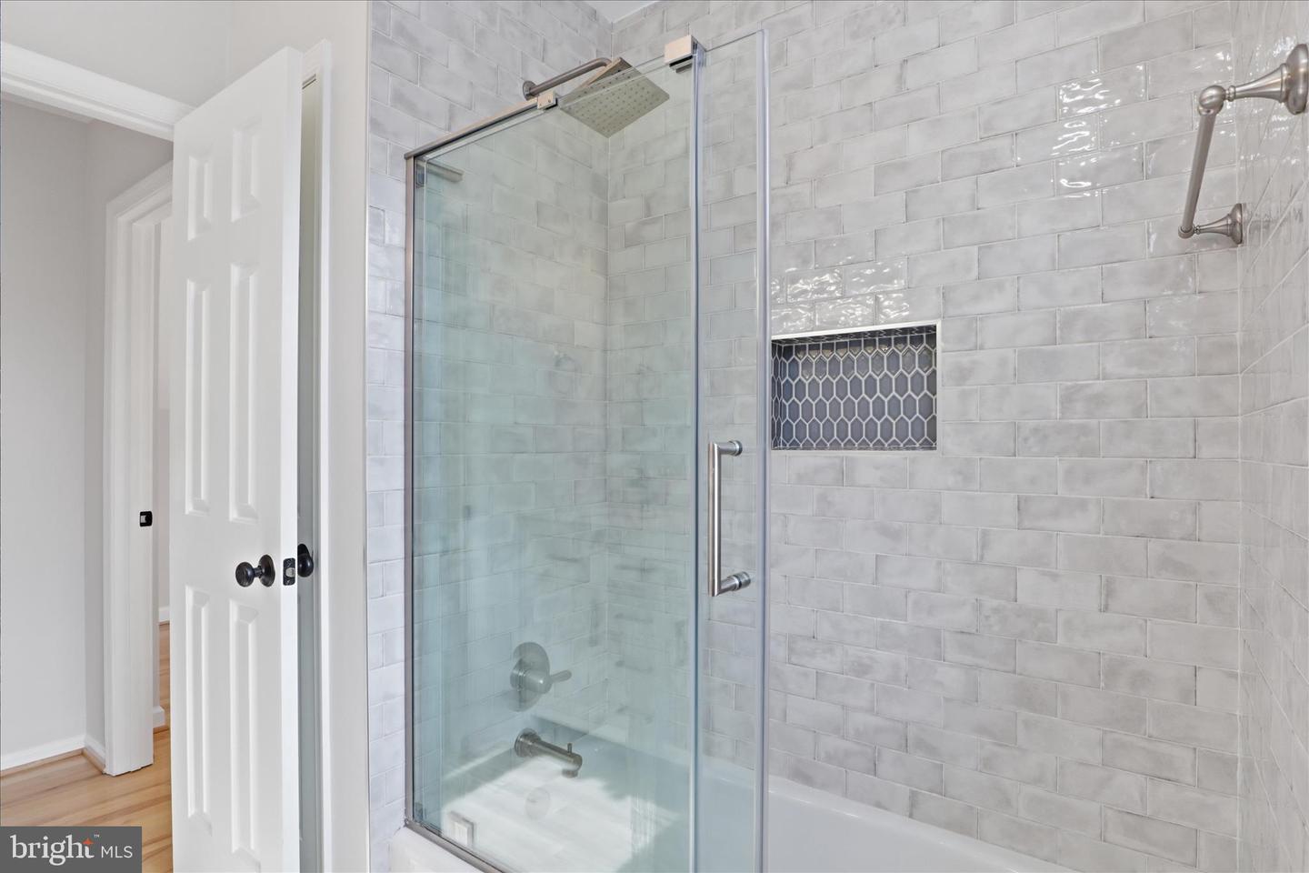 2406 S DINWIDDIE ST, ARLINGTON, Virginia 22206, 4 Bedrooms Bedrooms, ,2 BathroomsBathrooms,Residential,For sale,2406 S DINWIDDIE ST,VAAR2068748 MLS # VAAR2068748