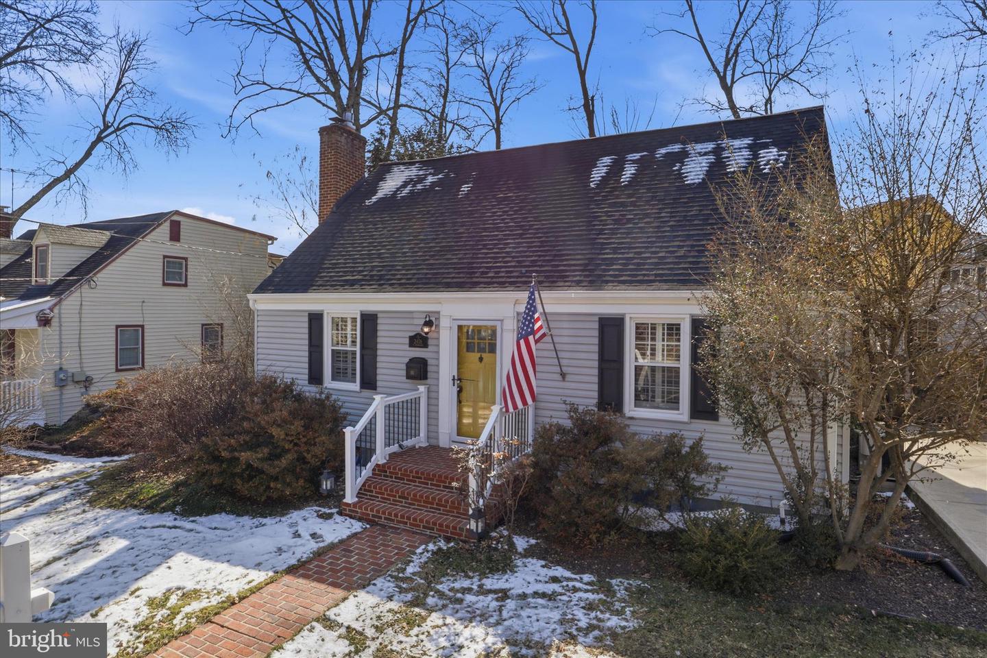 2406 S DINWIDDIE ST, ARLINGTON, Virginia 22206, 4 Bedrooms Bedrooms, ,2 BathroomsBathrooms,Residential,For sale,2406 S DINWIDDIE ST,VAAR2068748 MLS # VAAR2068748