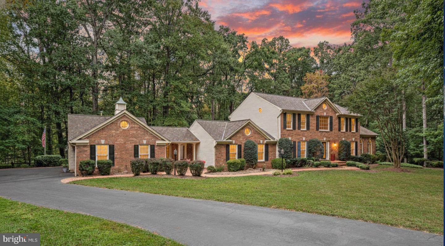 6220 WINSLOW CT, FAIRFAX STATION, Virginia 22039, 4 Bedrooms Bedrooms, 21 Rooms Rooms,3 BathroomsBathrooms,Residential,For sale,6220 WINSLOW CT,VAFX2290414 MLS # VAFX2290414