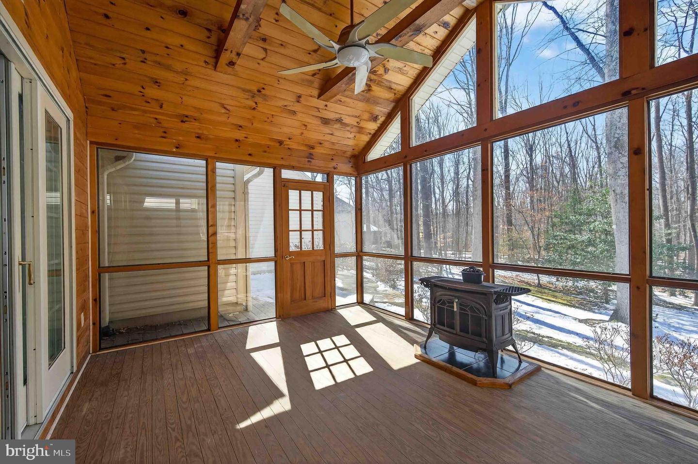 6220 WINSLOW CT, FAIRFAX STATION, Virginia 22039, 4 Bedrooms Bedrooms, 21 Rooms Rooms,3 BathroomsBathrooms,Residential,For sale,6220 WINSLOW CT,VAFX2290414 MLS # VAFX2290414