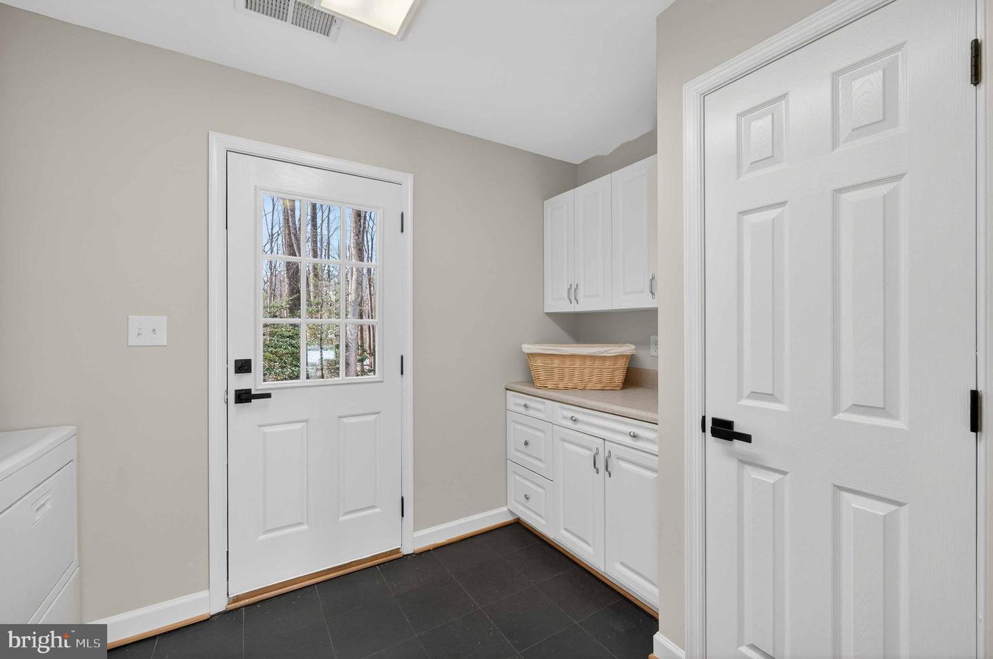 6220 WINSLOW CT, FAIRFAX STATION, Virginia 22039, 4 Bedrooms Bedrooms, 21 Rooms Rooms,3 BathroomsBathrooms,Residential,For sale,6220 WINSLOW CT,VAFX2290414 MLS # VAFX2290414