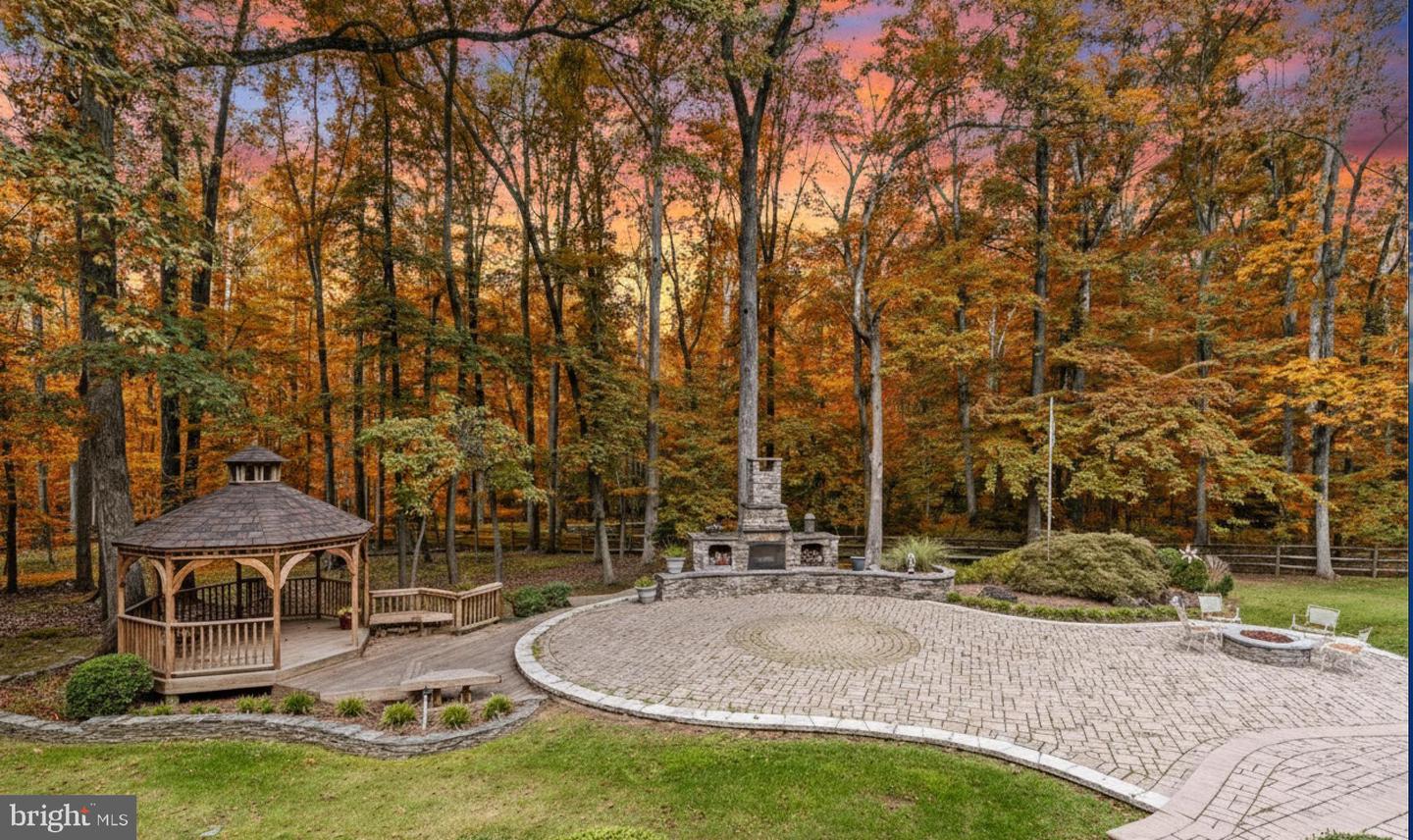 6220 WINSLOW CT, FAIRFAX STATION, Virginia 22039, 4 Bedrooms Bedrooms, 21 Rooms Rooms,3 BathroomsBathrooms,Residential,For sale,6220 WINSLOW CT,VAFX2290414 MLS # VAFX2290414