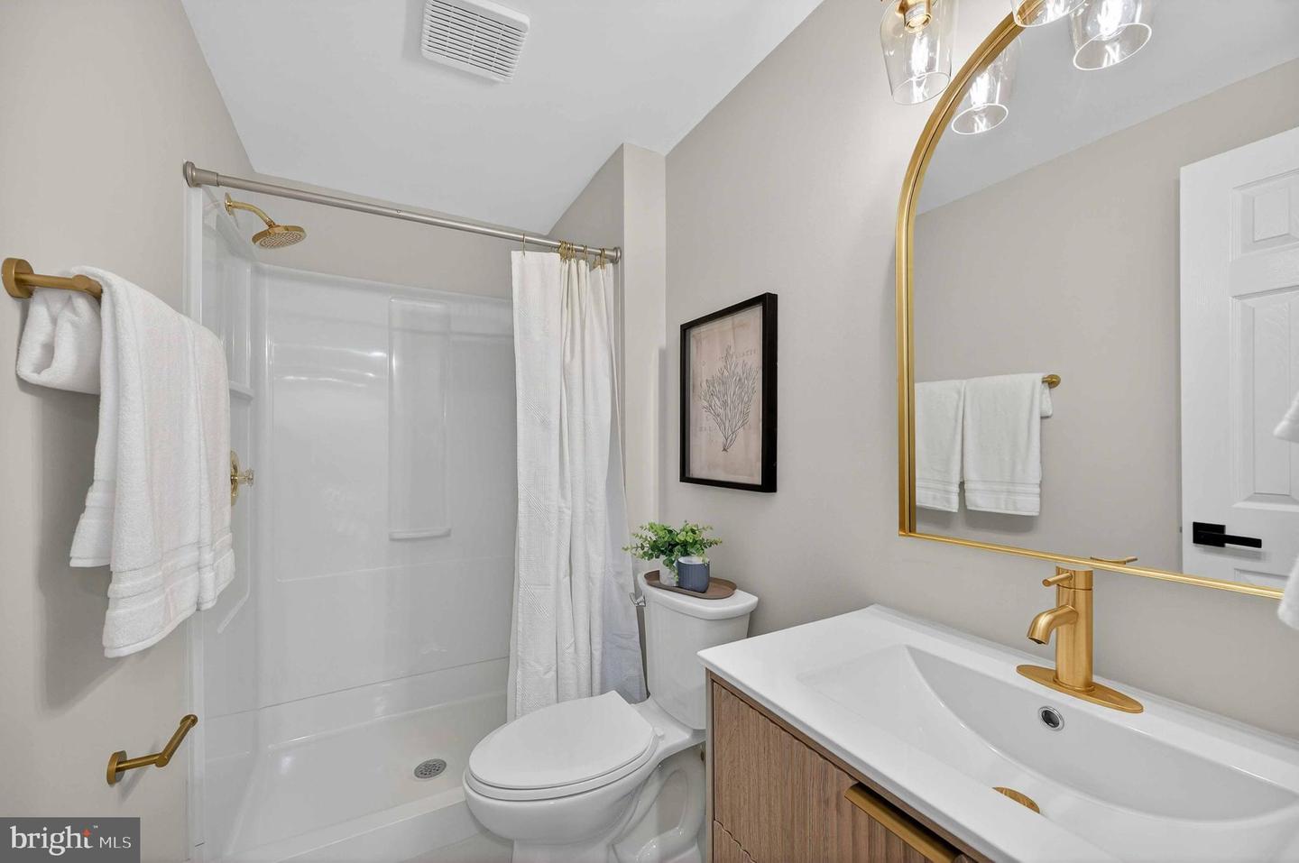 6220 WINSLOW CT, FAIRFAX STATION, Virginia 22039, 4 Bedrooms Bedrooms, 21 Rooms Rooms,3 BathroomsBathrooms,Residential,For sale,6220 WINSLOW CT,VAFX2290414 MLS # VAFX2290414