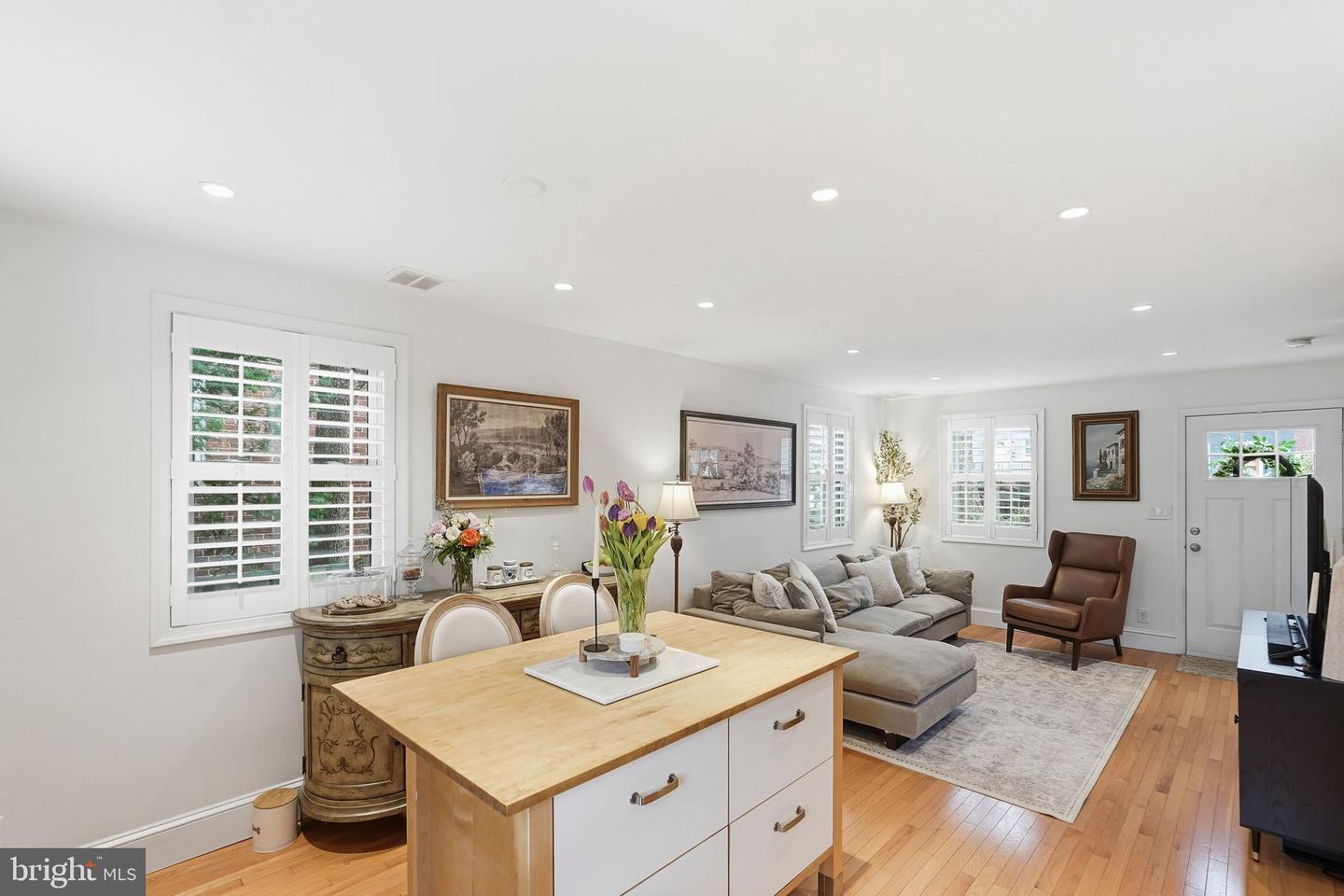 613 S HENRY ST, ALEXANDRIA, Virginia 22314, 2 Bedrooms Bedrooms, ,2 BathroomsBathrooms,Residential,For sale,613 S HENRY ST,VAAX2054072 MLS # VAAX2054072 613 S HENRY ST, ALEXANDRIA, Virginia 22314, 2 Bedrooms Bedrooms, ,2 BathroomsBathrooms,Residential,For sale,613 S HENRY ST,VAAX2054072 MLS # VAAX2054072