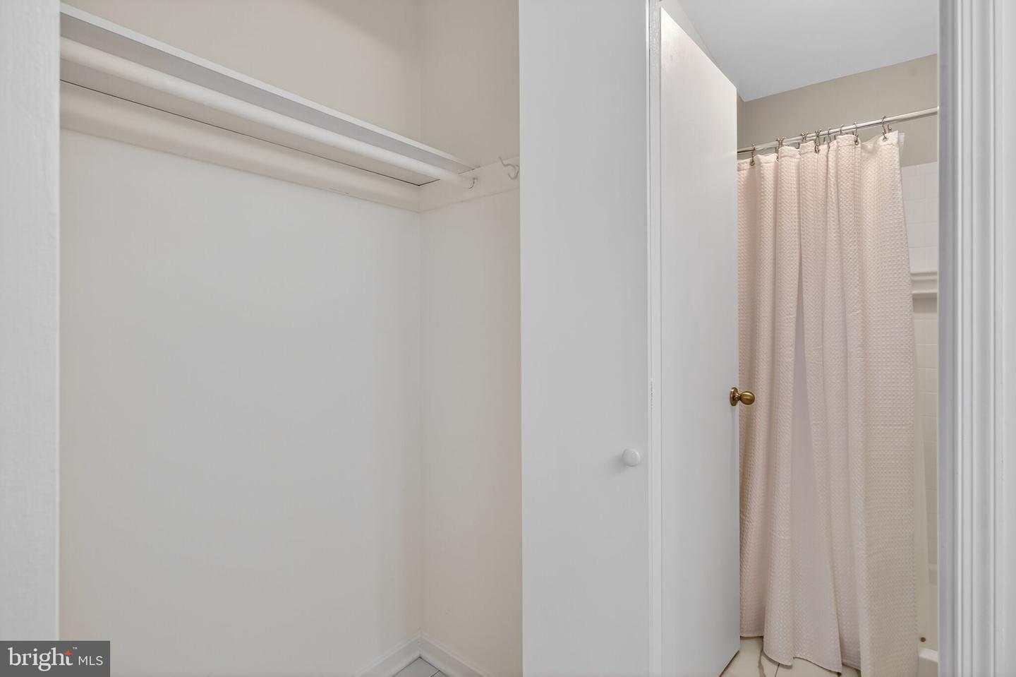 6319 FENESTRA CT #138A, BURKE, Virginia 22015, 2 Bedrooms Bedrooms, ,2 BathroomsBathrooms,Residential,For sale,6319 FENESTRA CT #138A,VAFX2290526 MLS # VAFX2290526 6319 FENESTRA CT #138A, BURKE, Virginia 22015, 2 Bedrooms Bedrooms, ,2 BathroomsBathrooms,Residential,For sale,6319 FENESTRA CT #138A,VAFX2290526 MLS # VAFX2290526