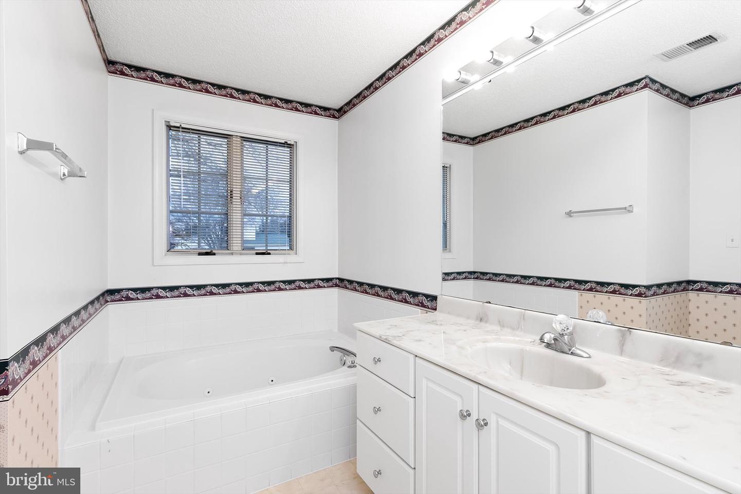 108 SENSENY GLEN DR, WINCHESTER, Virginia 22602, 3 Bedrooms Bedrooms, ,2 BathroomsBathrooms,Residential,For sale,108 SENSENY GLEN DR,VAFV2039554 MLS # VAFV2039554