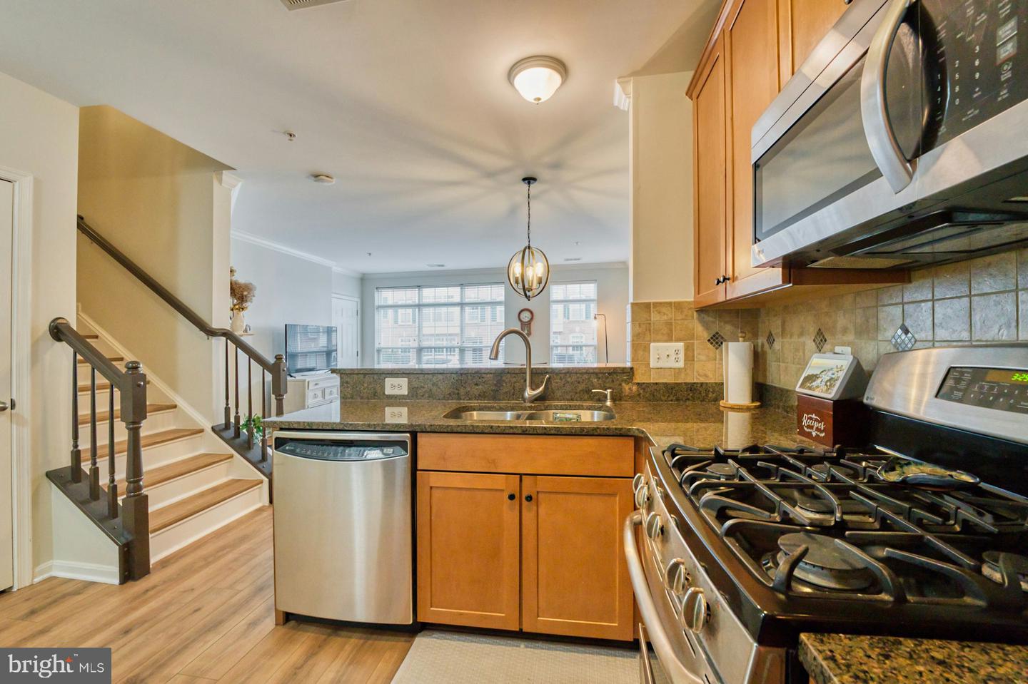 22755 VERDE GATE TER, BRAMBLETON, Virginia 20148, 2 Bedrooms Bedrooms, 6 Rooms Rooms,2 BathroomsBathrooms,Residential,For sale,22755 VERDE GATE TER,VALO2115828 MLS # VALO2115828