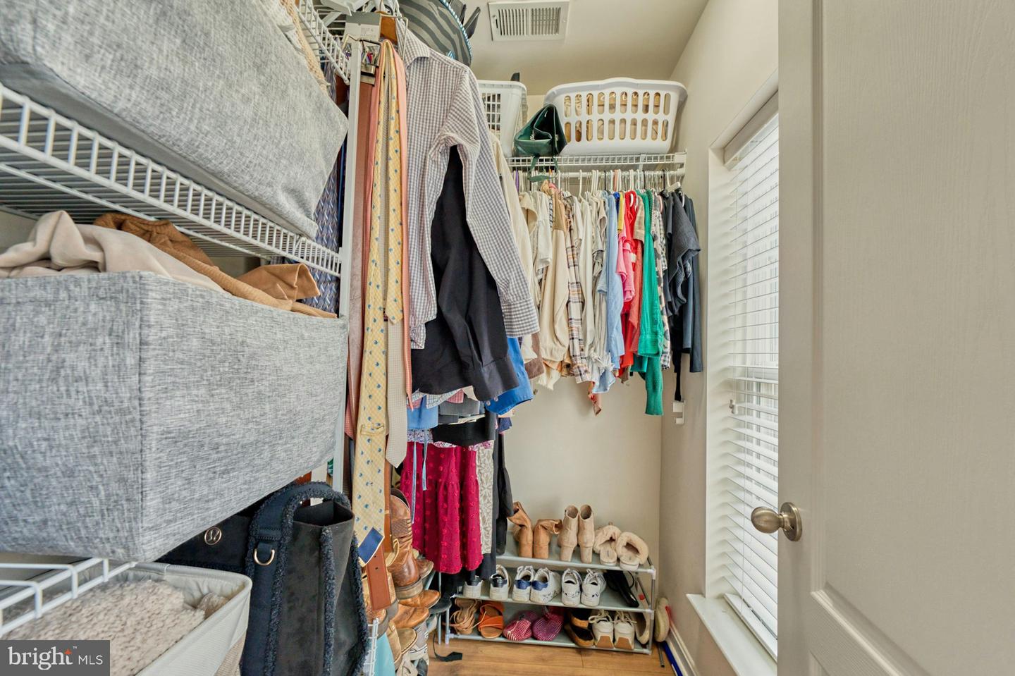 22755 VERDE GATE TER, BRAMBLETON, Virginia 20148, 2 Bedrooms Bedrooms, 6 Rooms Rooms,2 BathroomsBathrooms,Residential,For sale,22755 VERDE GATE TER,VALO2115828 MLS # VALO2115828