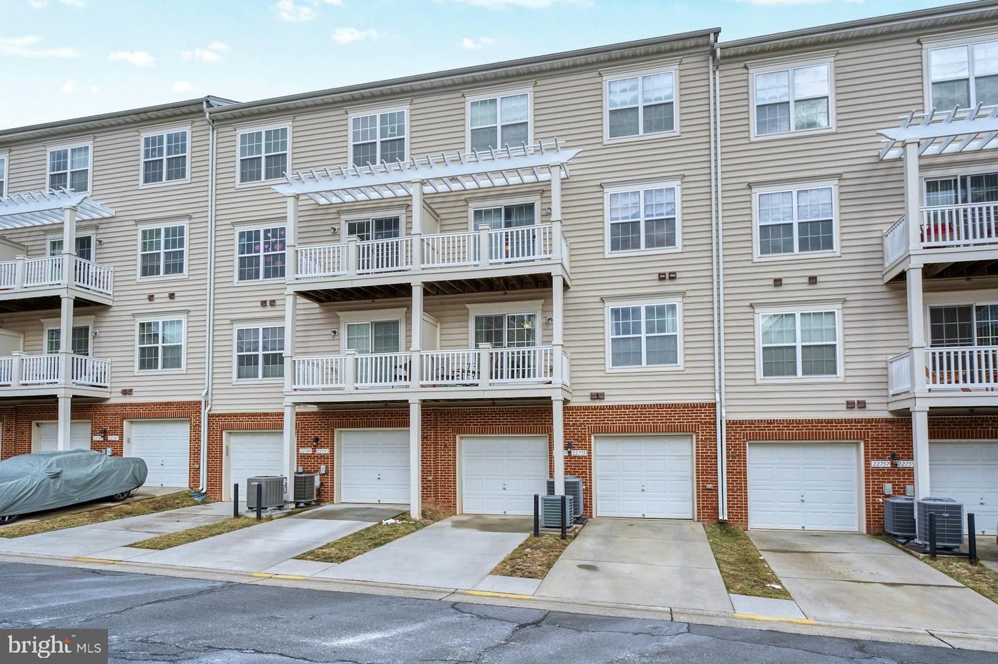 22755 VERDE GATE TER, BRAMBLETON, Virginia 20148, 2 Bedrooms Bedrooms, 6 Rooms Rooms,2 BathroomsBathrooms,Residential,For sale,22755 VERDE GATE TER,VALO2115828 MLS # VALO2115828