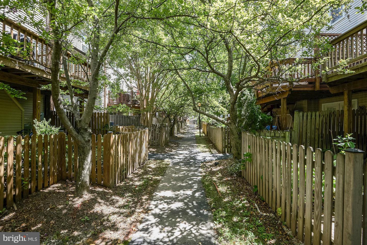 5812 APSLEY HOUSE CT, ALEXANDRIA, Virginia 22310, 3 Bedrooms Bedrooms, ,3 BathroomsBathrooms,Residential,For sale,5812 APSLEY HOUSE CT,VAFX2290894 MLS # VAFX2290894 5812 APSLEY HOUSE CT, ALEXANDRIA, Virginia 22310, 3 Bedrooms Bedrooms, ,3 BathroomsBathrooms,Residential,For sale,5812 APSLEY HOUSE CT,VAFX2290894 MLS # VAFX2290894