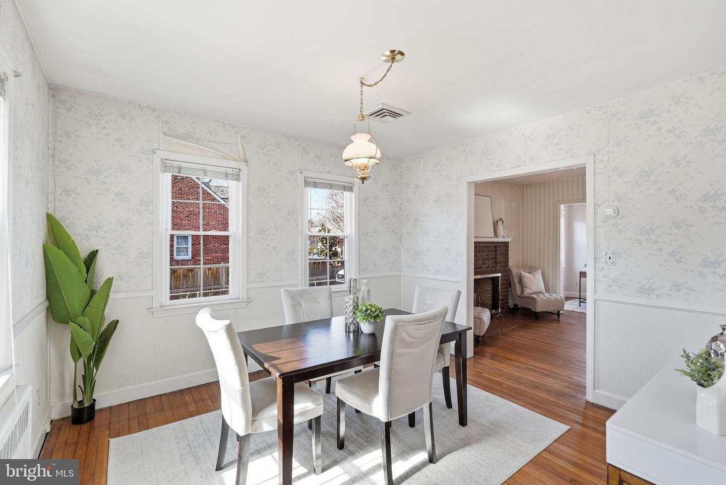 910 20TH ST S, ARLINGTON, Virginia 22202, 3 Bedrooms Bedrooms, ,2 BathroomsBathrooms,Residential,For sale,910 20TH ST S,VAAR2068870 MLS # VAAR2068870