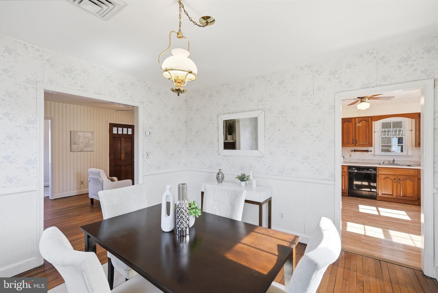 910 20TH ST S, ARLINGTON, Virginia 22202, 3 Bedrooms Bedrooms, ,2 BathroomsBathrooms,Residential,For sale,910 20TH ST S,VAAR2068870 MLS # VAAR2068870