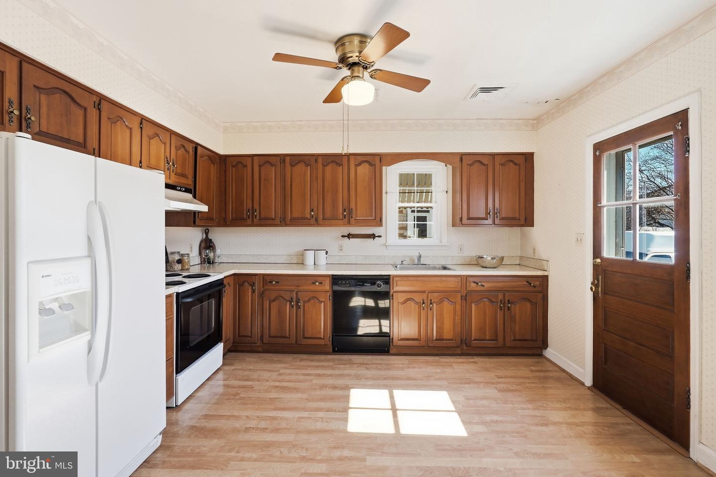 910 20TH ST S, ARLINGTON, Virginia 22202, 3 Bedrooms Bedrooms, ,2 BathroomsBathrooms,Residential,For sale,910 20TH ST S,VAAR2068870 MLS # VAAR2068870