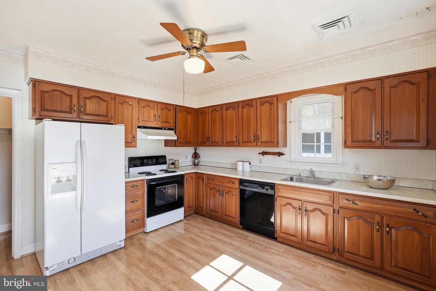 910 20TH ST S, ARLINGTON, Virginia 22202, 3 Bedrooms Bedrooms, ,2 BathroomsBathrooms,Residential,For sale,910 20TH ST S,VAAR2068870 MLS # VAAR2068870