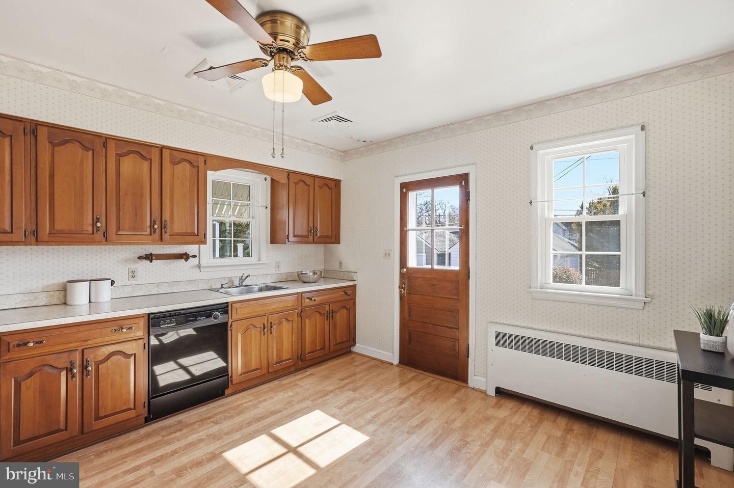 910 20TH ST S, ARLINGTON, Virginia 22202, 3 Bedrooms Bedrooms, ,2 BathroomsBathrooms,Residential,For sale,910 20TH ST S,VAAR2068870 MLS # VAAR2068870