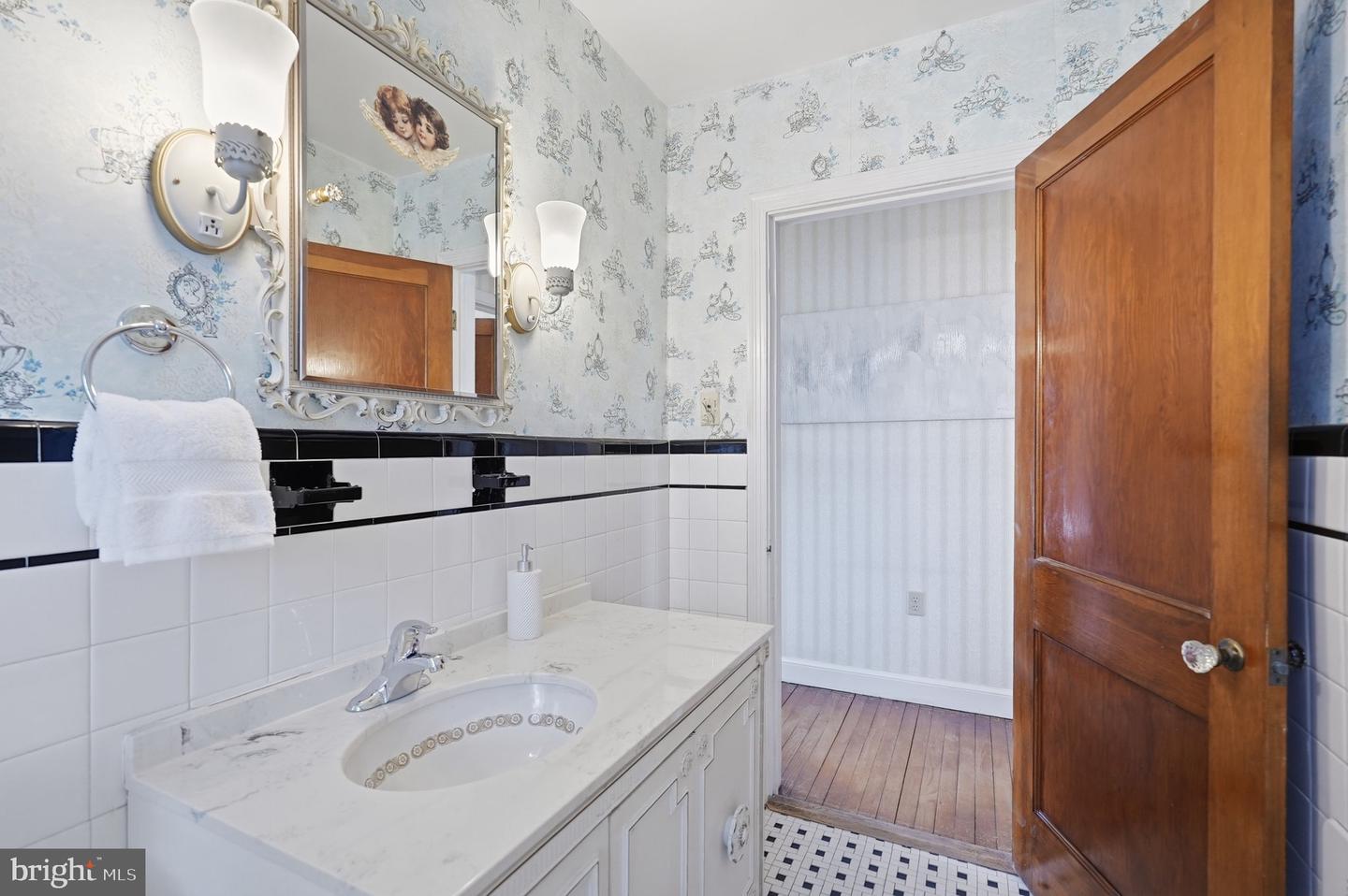 910 20TH ST S, ARLINGTON, Virginia 22202, 3 Bedrooms Bedrooms, ,2 BathroomsBathrooms,Residential,For sale,910 20TH ST S,VAAR2068870 MLS # VAAR2068870