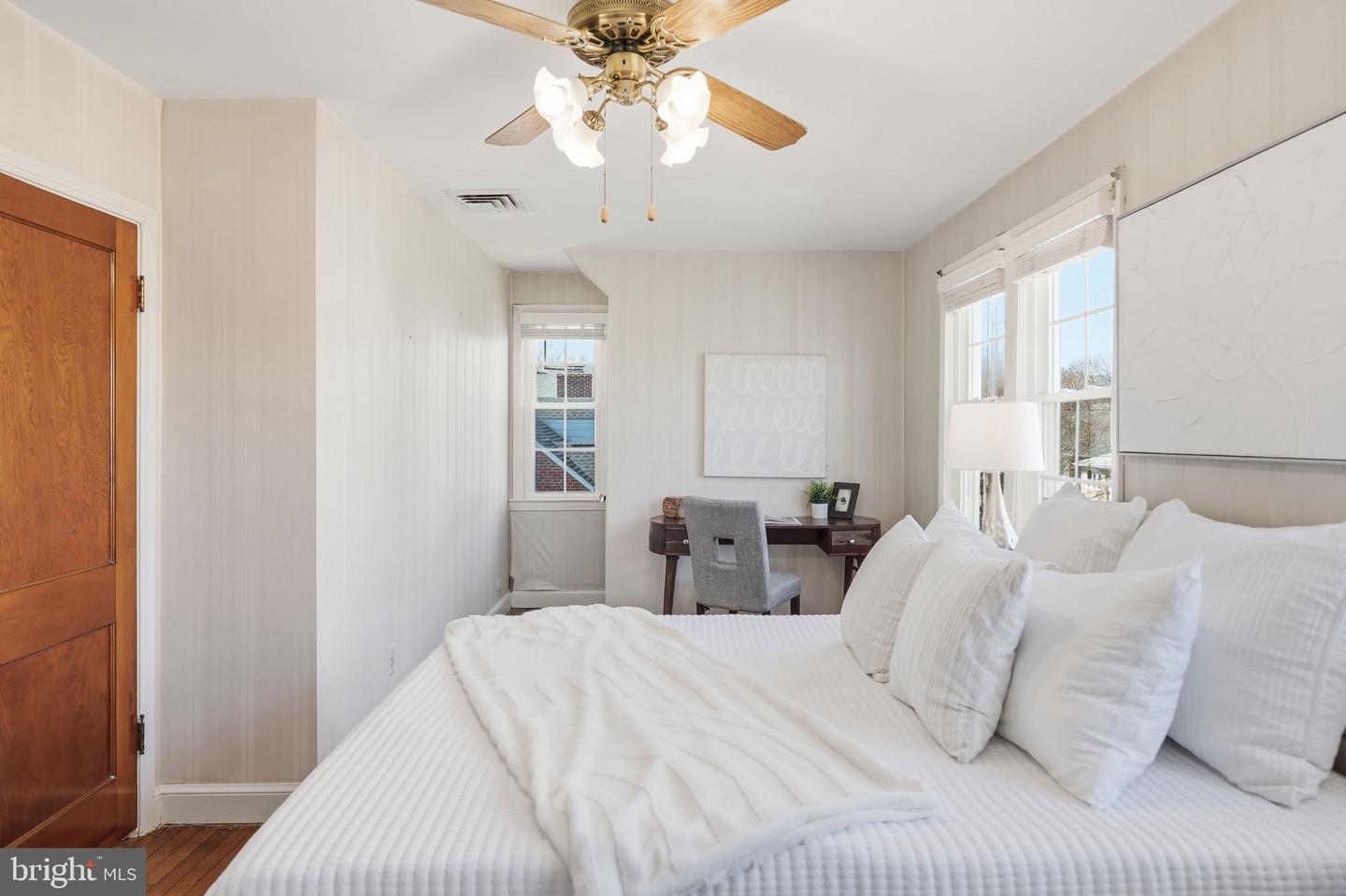 910 20TH ST S, ARLINGTON, Virginia 22202, 3 Bedrooms Bedrooms, ,2 BathroomsBathrooms,Residential,For sale,910 20TH ST S,VAAR2068870 MLS # VAAR2068870