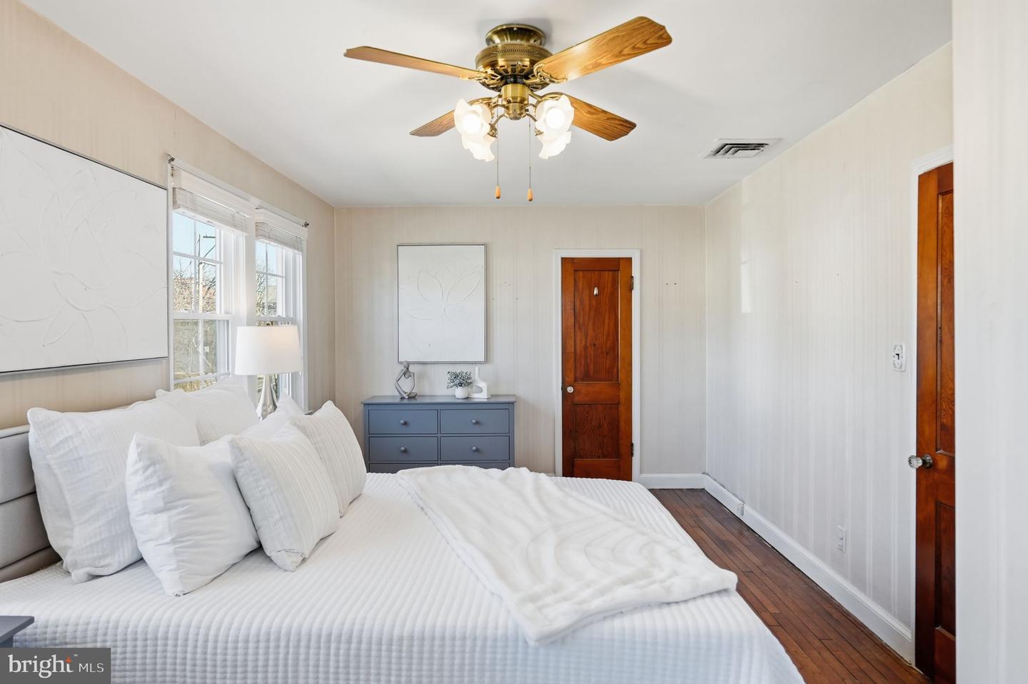 910 20TH ST S, ARLINGTON, Virginia 22202, 3 Bedrooms Bedrooms, ,2 BathroomsBathrooms,Residential,For sale,910 20TH ST S,VAAR2068870 MLS # VAAR2068870