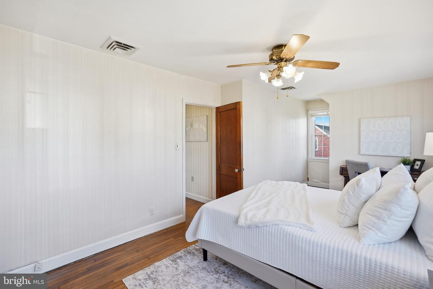 910 20TH ST S, ARLINGTON, Virginia 22202, 3 Bedrooms Bedrooms, ,2 BathroomsBathrooms,Residential,For sale,910 20TH ST S,VAAR2068870 MLS # VAAR2068870