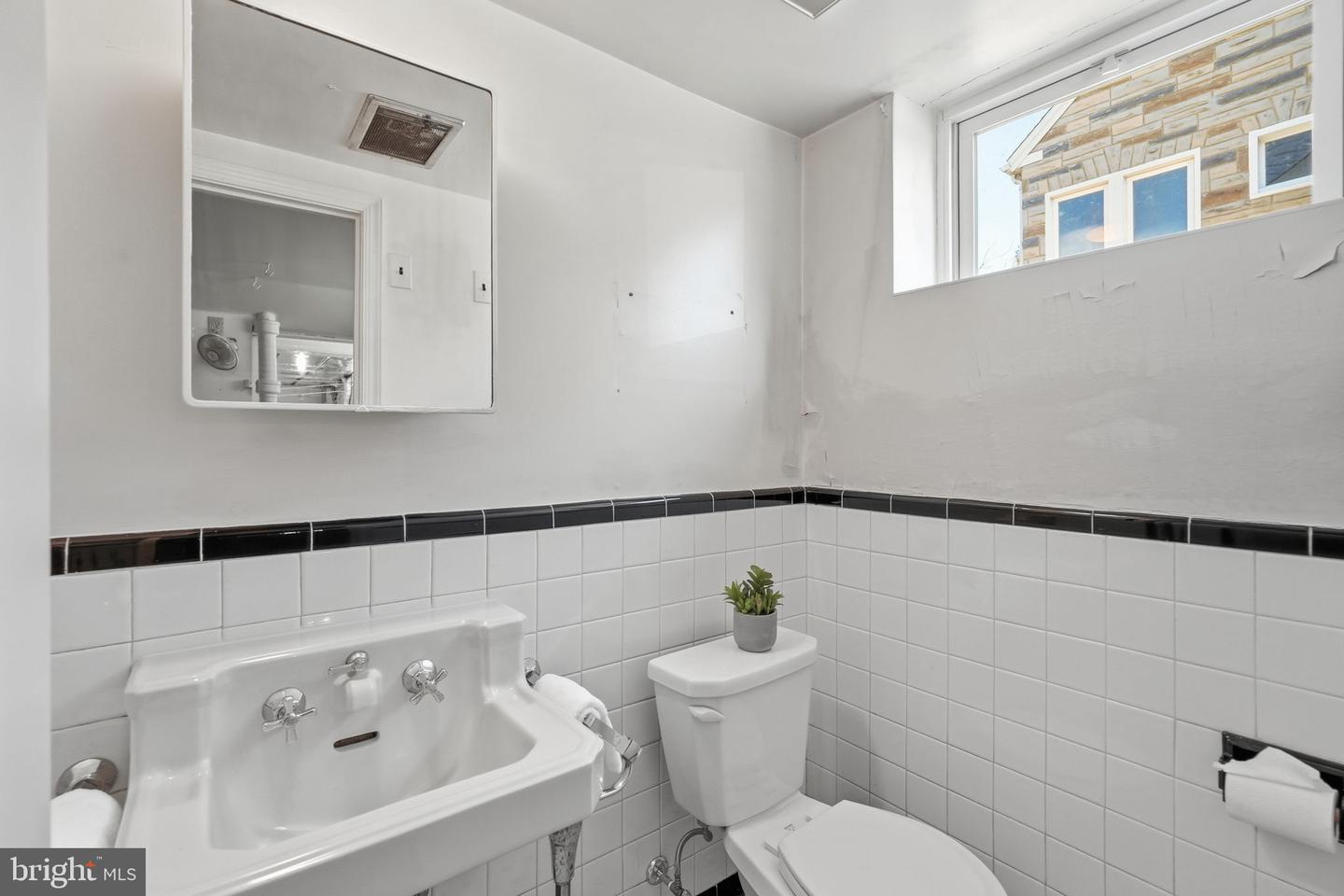 910 20TH ST S, ARLINGTON, Virginia 22202, 3 Bedrooms Bedrooms, ,2 BathroomsBathrooms,Residential,For sale,910 20TH ST S,VAAR2068870 MLS # VAAR2068870