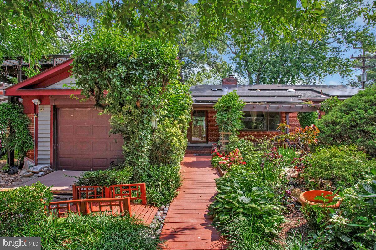 997 N SYCAMORE ST N, FALLS CHURCH, Virginia 22046, 5 Bedrooms Bedrooms, ,3 BathroomsBathrooms,Residential,For sale,997 N SYCAMORE ST N,VAFA2003578 MLS # VAFA2003578