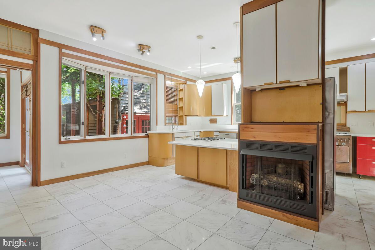 997 N SYCAMORE ST N, FALLS CHURCH, Virginia 22046, 5 Bedrooms Bedrooms, ,3 BathroomsBathrooms,Residential,For sale,997 N SYCAMORE ST N,VAFA2003578 MLS # VAFA2003578