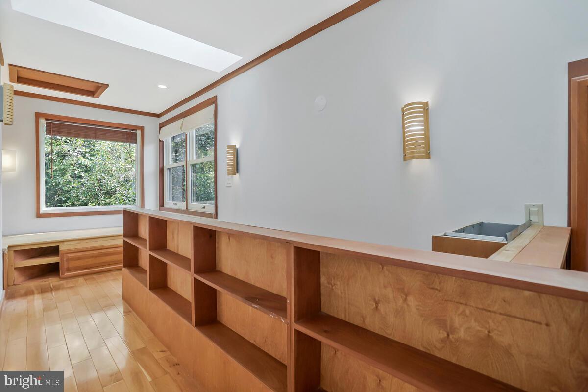 997 N SYCAMORE ST N, FALLS CHURCH, Virginia 22046, 5 Bedrooms Bedrooms, ,3 BathroomsBathrooms,Residential,For sale,997 N SYCAMORE ST N,VAFA2003578 MLS # VAFA2003578