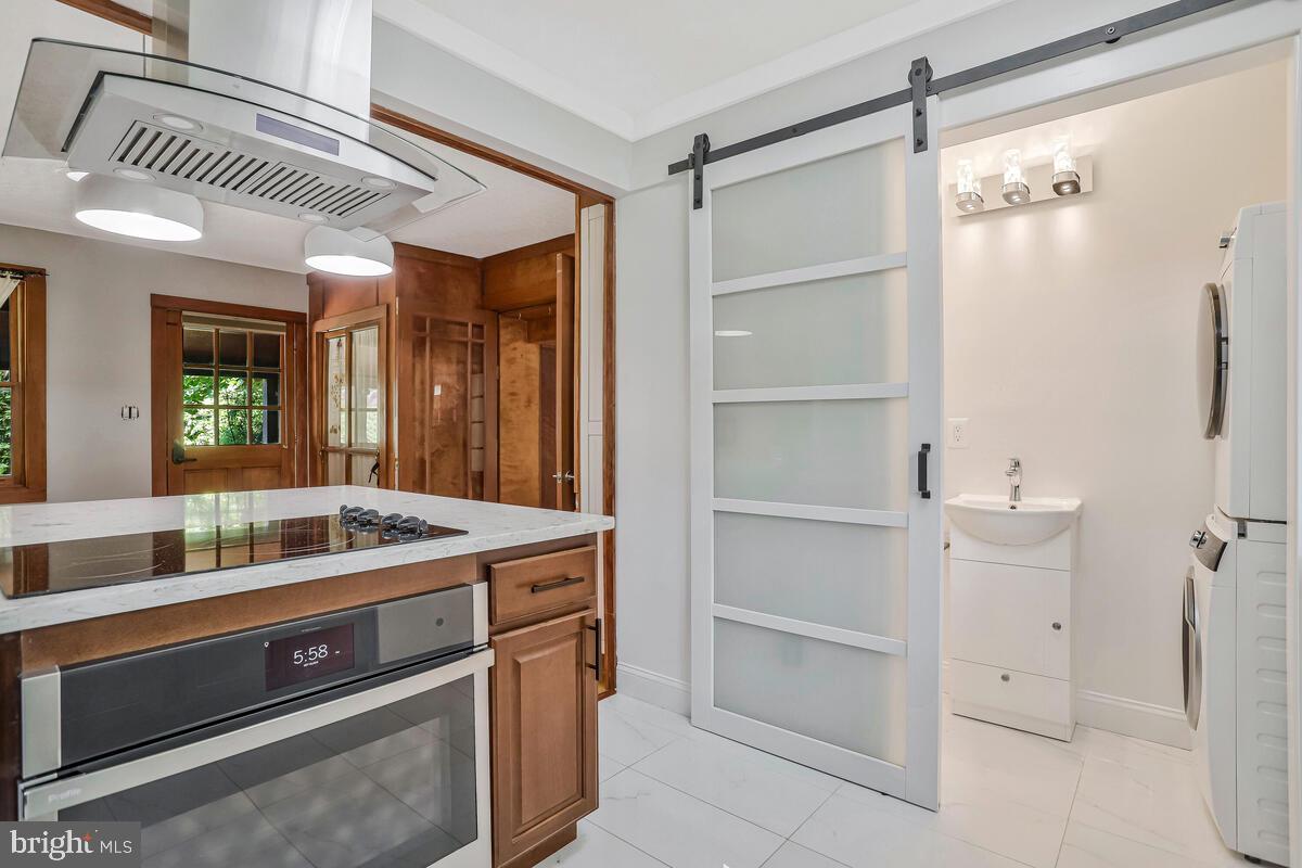 997 N SYCAMORE ST N, FALLS CHURCH, Virginia 22046, 5 Bedrooms Bedrooms, ,3 BathroomsBathrooms,Residential,For sale,997 N SYCAMORE ST N,VAFA2003578 MLS # VAFA2003578