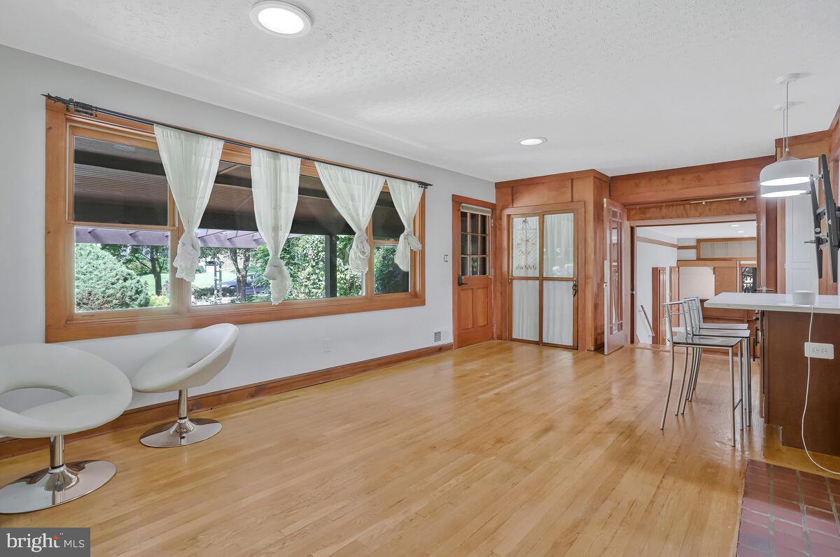 997 N SYCAMORE ST N, FALLS CHURCH, Virginia 22046, 5 Bedrooms Bedrooms, ,3 BathroomsBathrooms,Residential,For sale,997 N SYCAMORE ST N,VAFA2003578 MLS # VAFA2003578