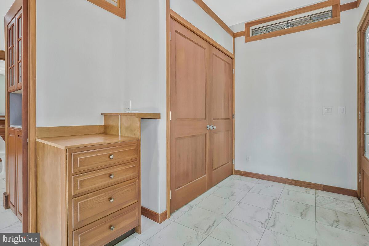 997 N SYCAMORE ST N, FALLS CHURCH, Virginia 22046, 5 Bedrooms Bedrooms, ,3 BathroomsBathrooms,Residential,For sale,997 N SYCAMORE ST N,VAFA2003578 MLS # VAFA2003578