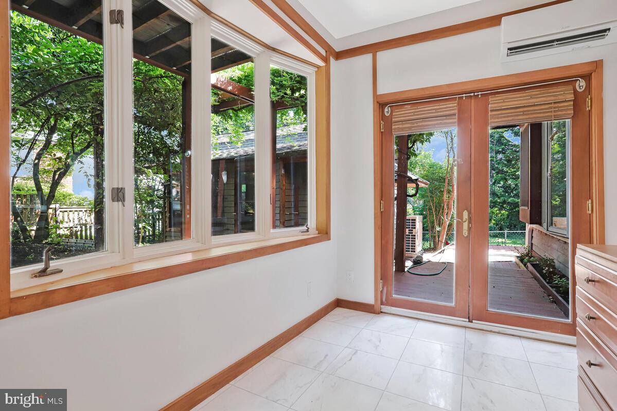 997 N SYCAMORE ST N, FALLS CHURCH, Virginia 22046, 5 Bedrooms Bedrooms, ,3 BathroomsBathrooms,Residential,For sale,997 N SYCAMORE ST N,VAFA2003578 MLS # VAFA2003578