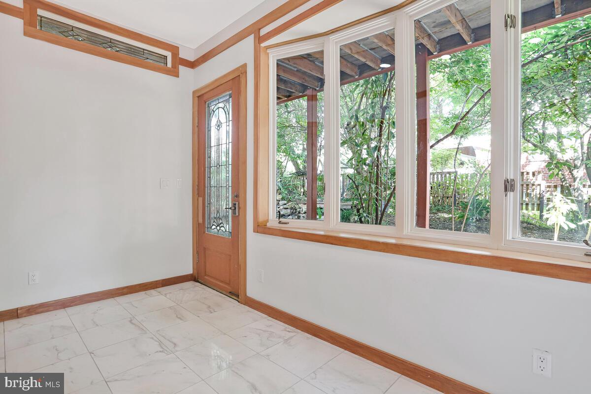 997 N SYCAMORE ST N, FALLS CHURCH, Virginia 22046, 5 Bedrooms Bedrooms, ,3 BathroomsBathrooms,Residential,For sale,997 N SYCAMORE ST N,VAFA2003578 MLS # VAFA2003578