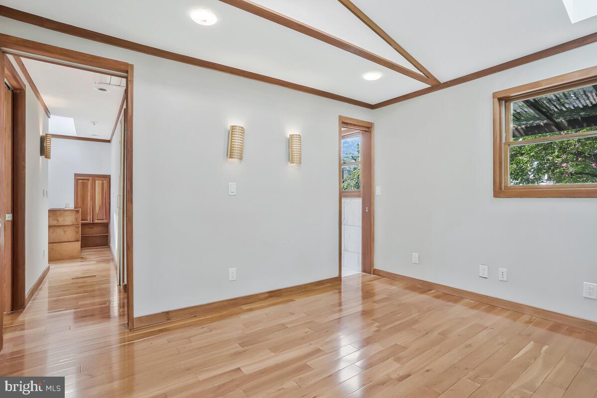 997 N SYCAMORE ST N, FALLS CHURCH, Virginia 22046, 5 Bedrooms Bedrooms, ,3 BathroomsBathrooms,Residential,For sale,997 N SYCAMORE ST N,VAFA2003578 MLS # VAFA2003578