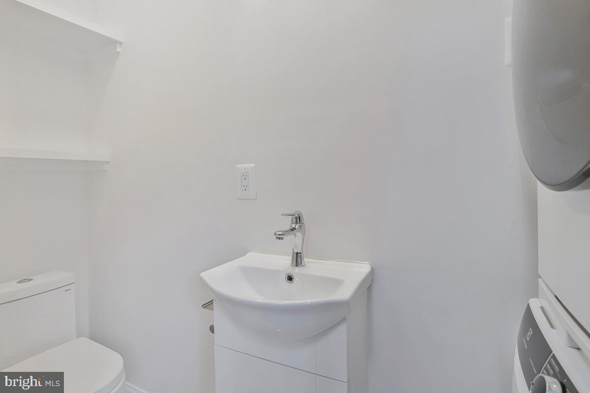 997 N SYCAMORE ST N, FALLS CHURCH, Virginia 22046, 5 Bedrooms Bedrooms, ,3 BathroomsBathrooms,Residential,For sale,997 N SYCAMORE ST N,VAFA2003578 MLS # VAFA2003578