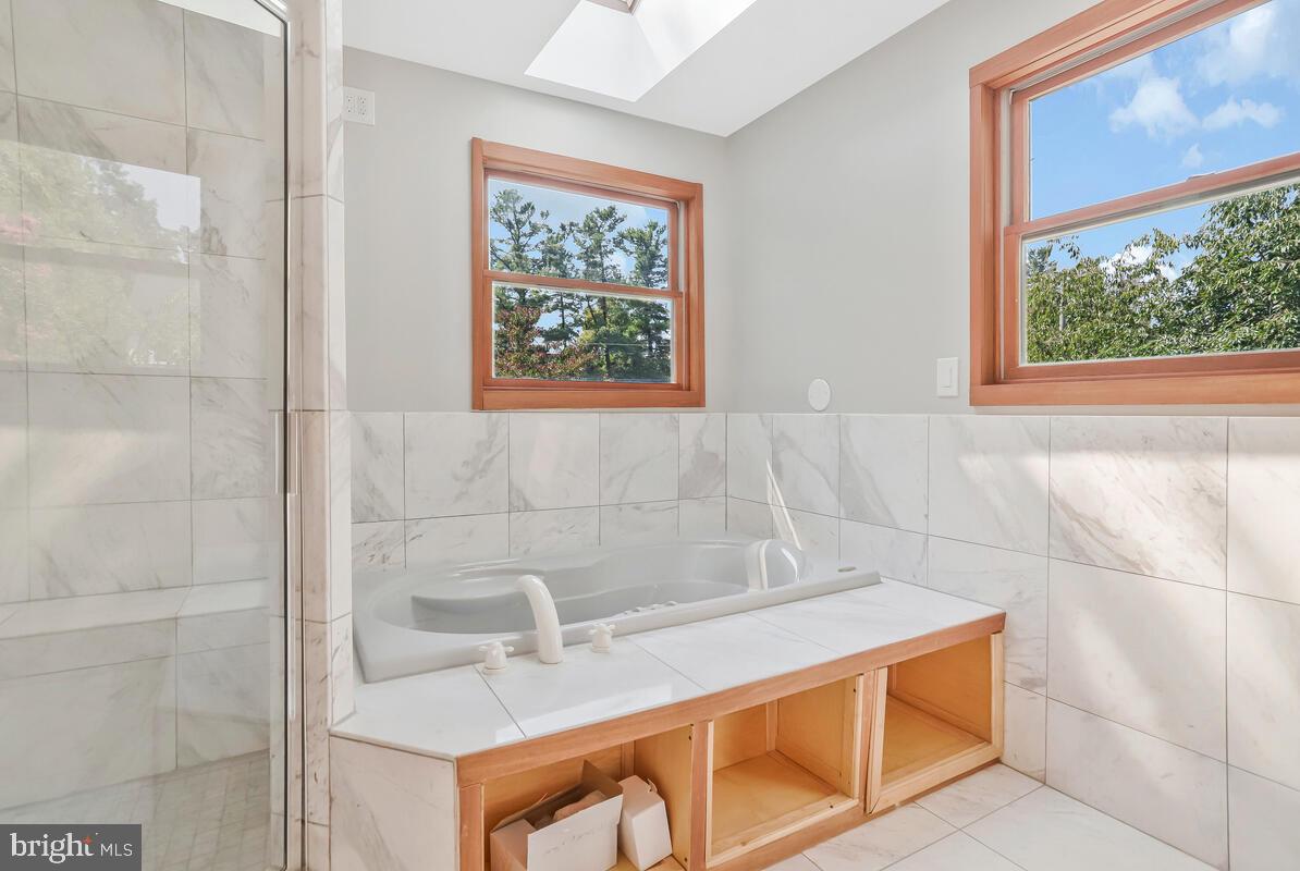 997 N SYCAMORE ST N, FALLS CHURCH, Virginia 22046, 5 Bedrooms Bedrooms, ,3 BathroomsBathrooms,Residential,For sale,997 N SYCAMORE ST N,VAFA2003578 MLS # VAFA2003578