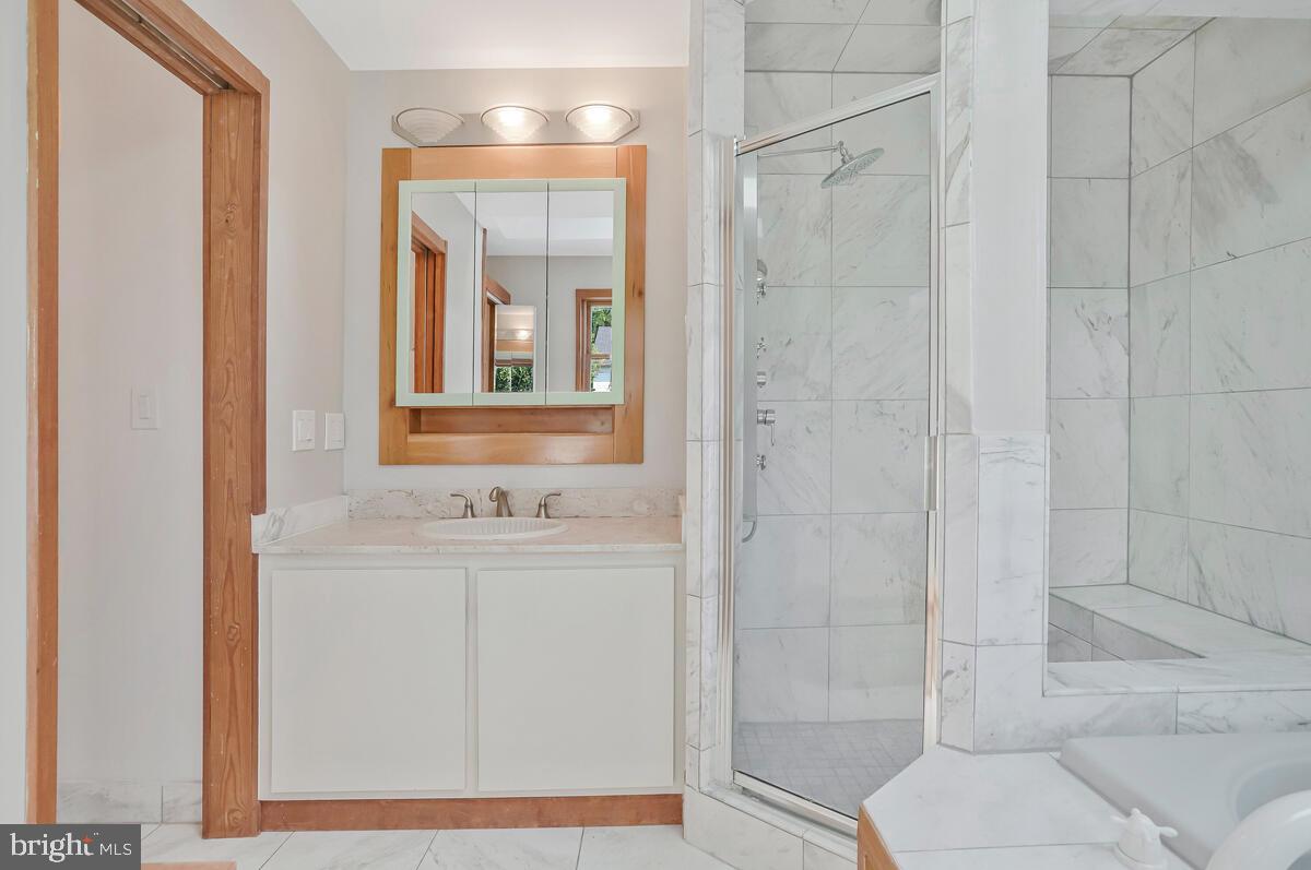 997 N SYCAMORE ST N, FALLS CHURCH, Virginia 22046, 5 Bedrooms Bedrooms, ,3 BathroomsBathrooms,Residential,For sale,997 N SYCAMORE ST N,VAFA2003578 MLS # VAFA2003578