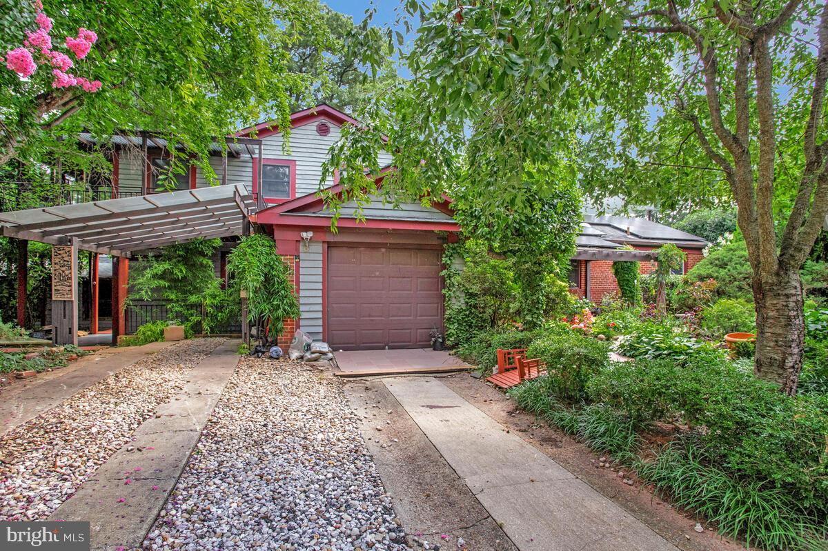 997 N SYCAMORE ST N, FALLS CHURCH, Virginia 22046, 5 Bedrooms Bedrooms, ,3 BathroomsBathrooms,Residential,For sale,997 N SYCAMORE ST N,VAFA2003578 MLS # VAFA2003578