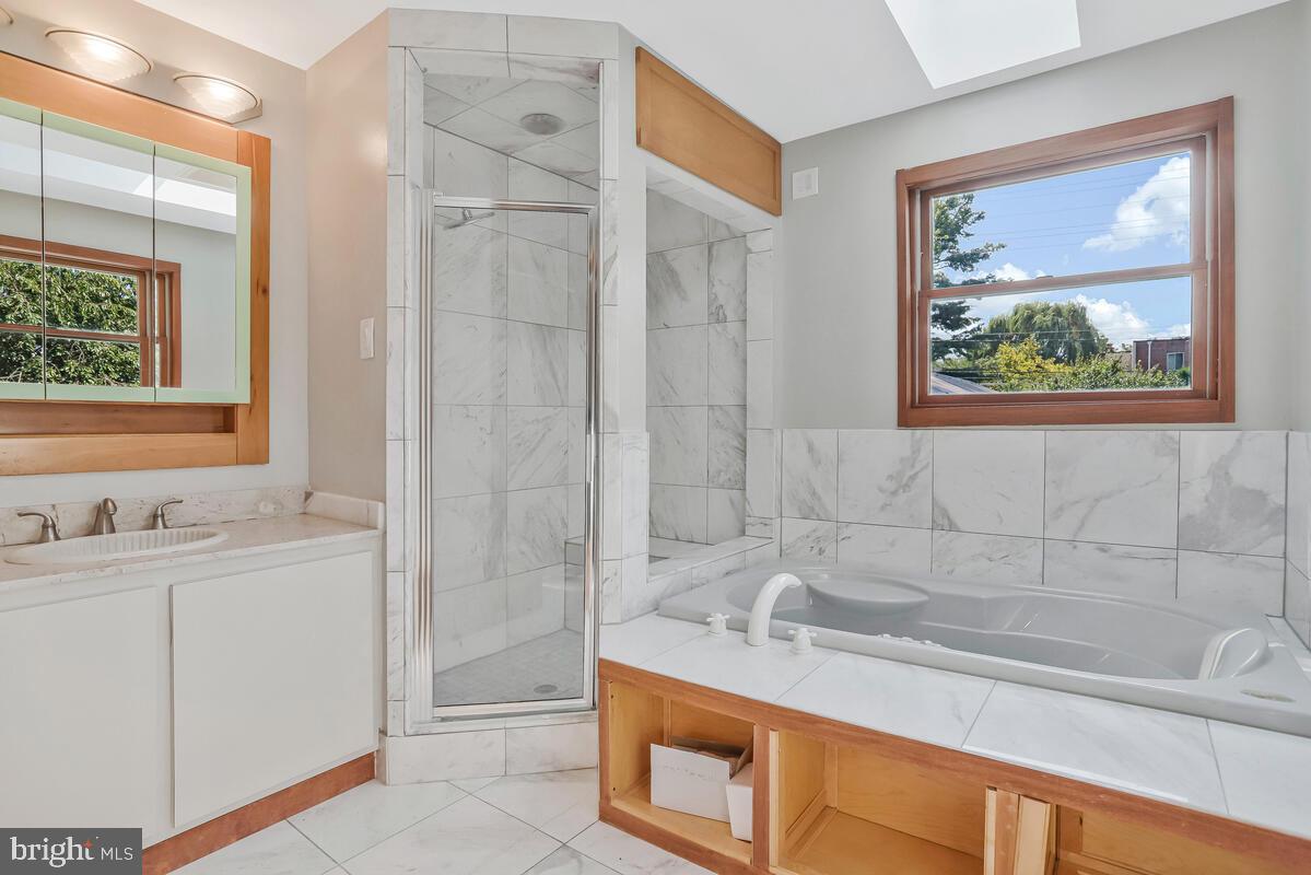 997 N SYCAMORE ST N, FALLS CHURCH, Virginia 22046, 5 Bedrooms Bedrooms, ,3 BathroomsBathrooms,Residential,For sale,997 N SYCAMORE ST N,VAFA2003578 MLS # VAFA2003578