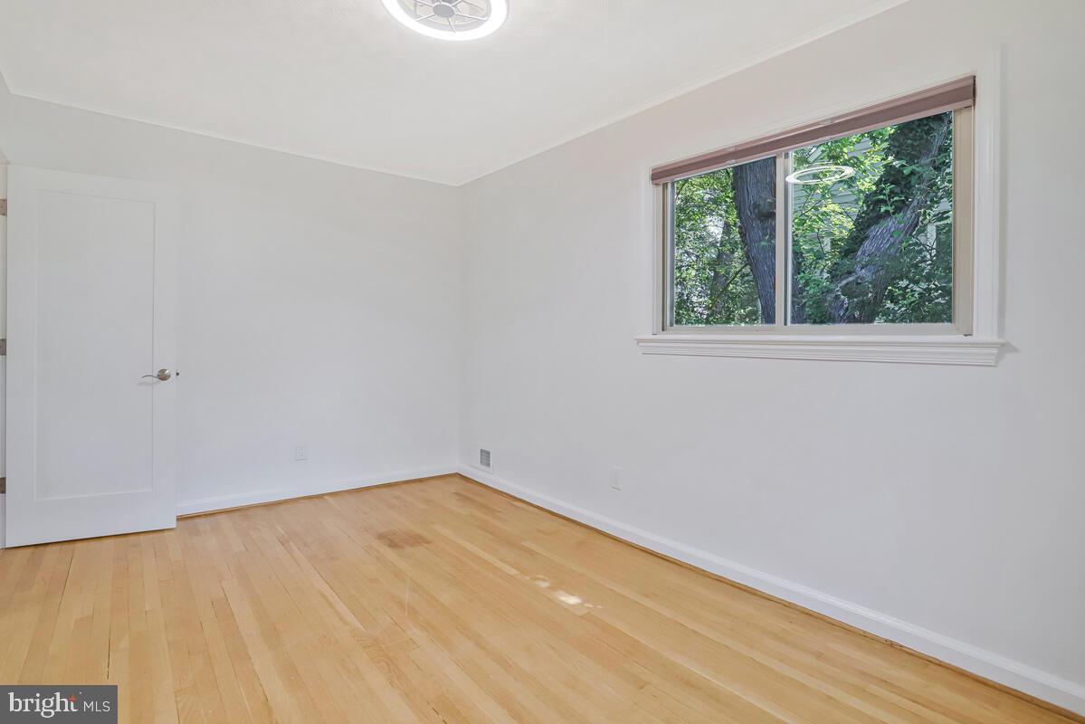 997 N SYCAMORE ST N, FALLS CHURCH, Virginia 22046, 5 Bedrooms Bedrooms, ,3 BathroomsBathrooms,Residential,For sale,997 N SYCAMORE ST N,VAFA2003578 MLS # VAFA2003578