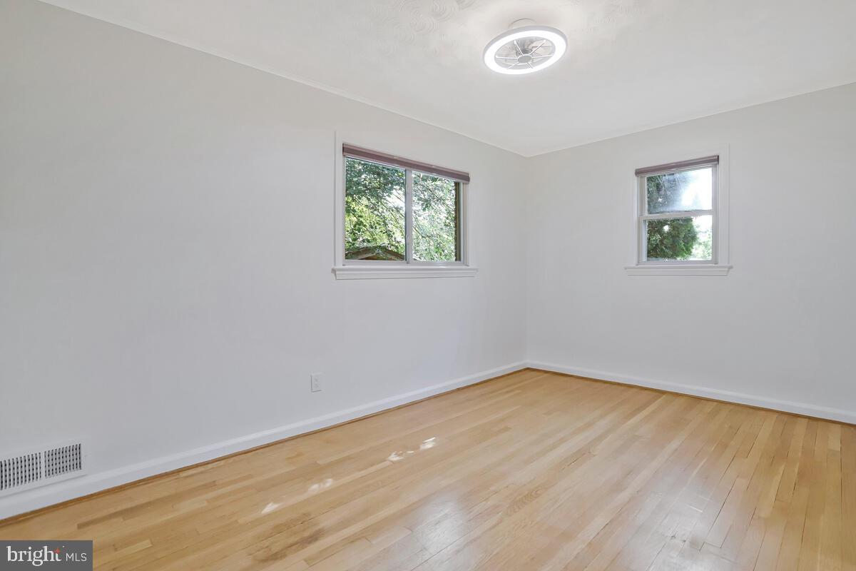 997 N SYCAMORE ST N, FALLS CHURCH, Virginia 22046, 5 Bedrooms Bedrooms, ,3 BathroomsBathrooms,Residential,For sale,997 N SYCAMORE ST N,VAFA2003578 MLS # VAFA2003578