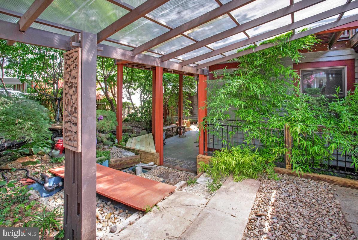 997 N SYCAMORE ST N, FALLS CHURCH, Virginia 22046, 5 Bedrooms Bedrooms, ,3 BathroomsBathrooms,Residential,For sale,997 N SYCAMORE ST N,VAFA2003578 MLS # VAFA2003578