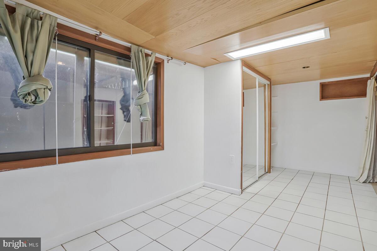 997 N SYCAMORE ST N, FALLS CHURCH, Virginia 22046, 5 Bedrooms Bedrooms, ,3 BathroomsBathrooms,Residential,For sale,997 N SYCAMORE ST N,VAFA2003578 MLS # VAFA2003578