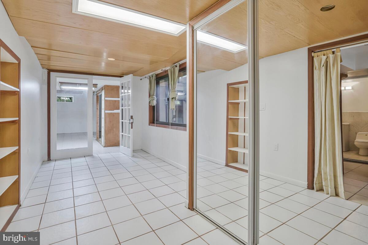 997 N SYCAMORE ST N, FALLS CHURCH, Virginia 22046, 5 Bedrooms Bedrooms, ,3 BathroomsBathrooms,Residential,For sale,997 N SYCAMORE ST N,VAFA2003578 MLS # VAFA2003578