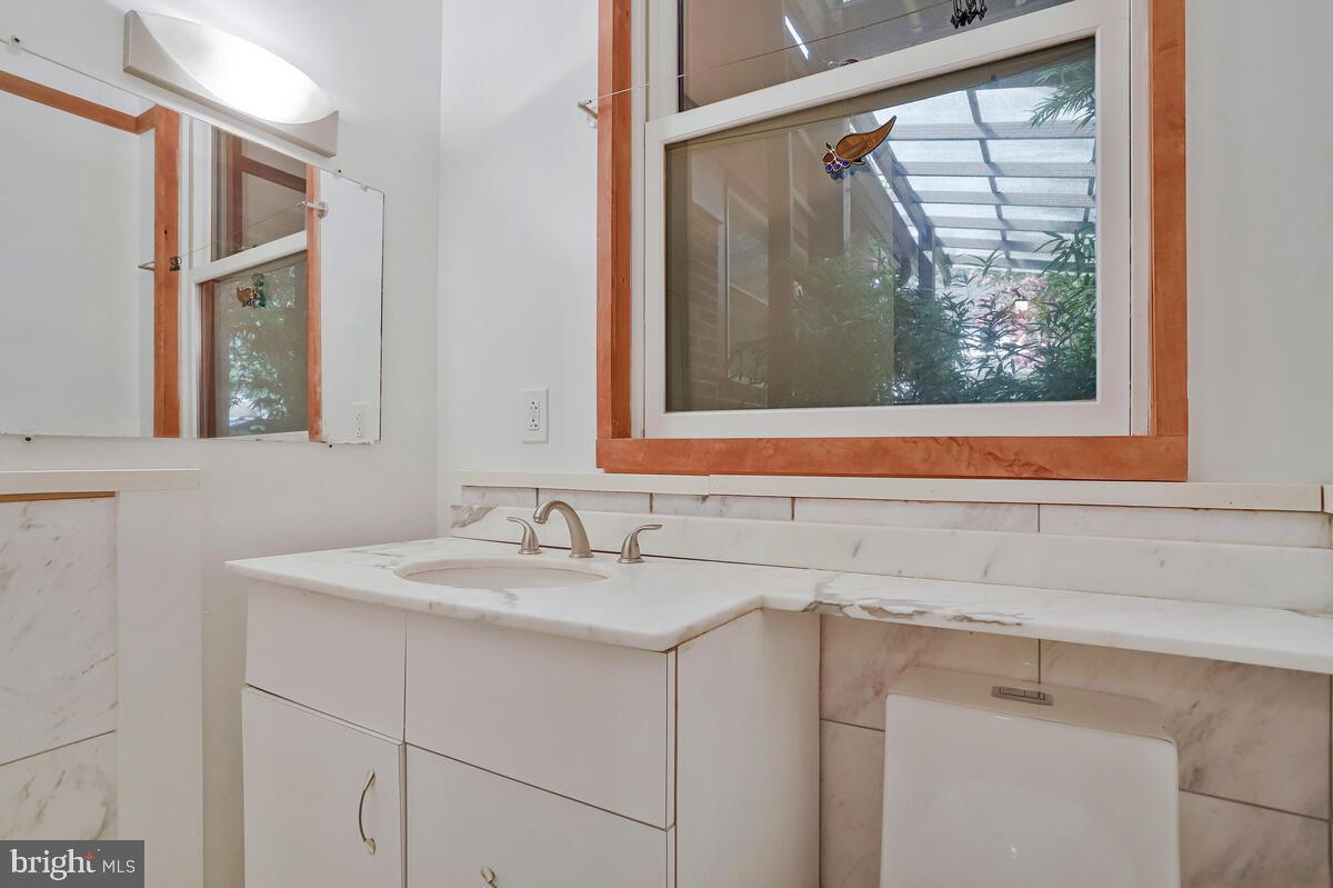 997 N SYCAMORE ST N, FALLS CHURCH, Virginia 22046, 5 Bedrooms Bedrooms, ,3 BathroomsBathrooms,Residential,For sale,997 N SYCAMORE ST N,VAFA2003578 MLS # VAFA2003578