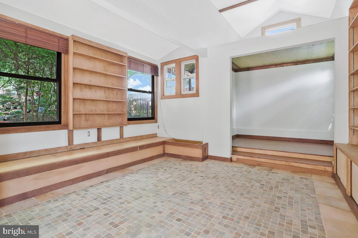 997 N SYCAMORE ST N, FALLS CHURCH, Virginia 22046, 5 Bedrooms Bedrooms, ,3 BathroomsBathrooms,Residential,For sale,997 N SYCAMORE ST N,VAFA2003578 MLS # VAFA2003578