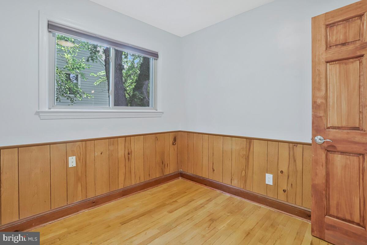 997 N SYCAMORE ST N, FALLS CHURCH, Virginia 22046, 5 Bedrooms Bedrooms, ,3 BathroomsBathrooms,Residential,For sale,997 N SYCAMORE ST N,VAFA2003578 MLS # VAFA2003578